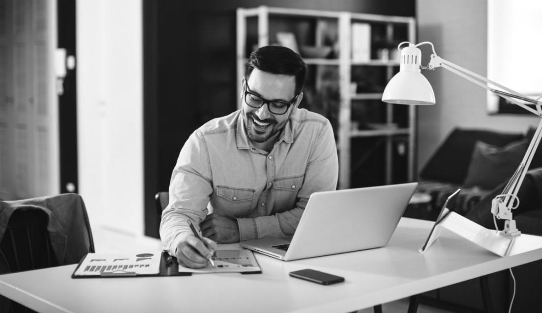Participants engagés dans une session financière Zymbex